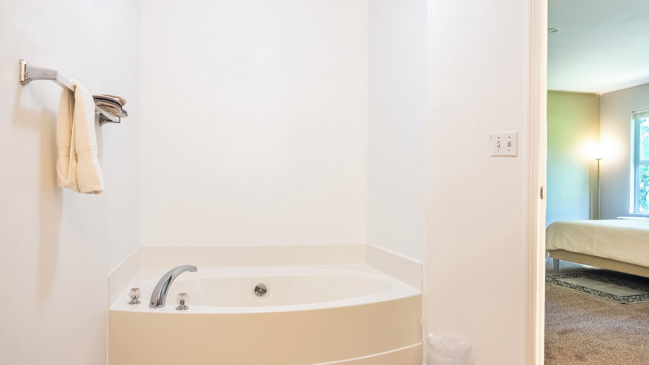 Photo of Bathroom in Paine Field-Lake Stickney