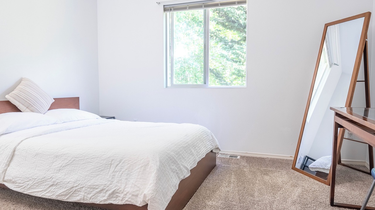 Photo of Bedroom in Paine Field-Lake Stickney