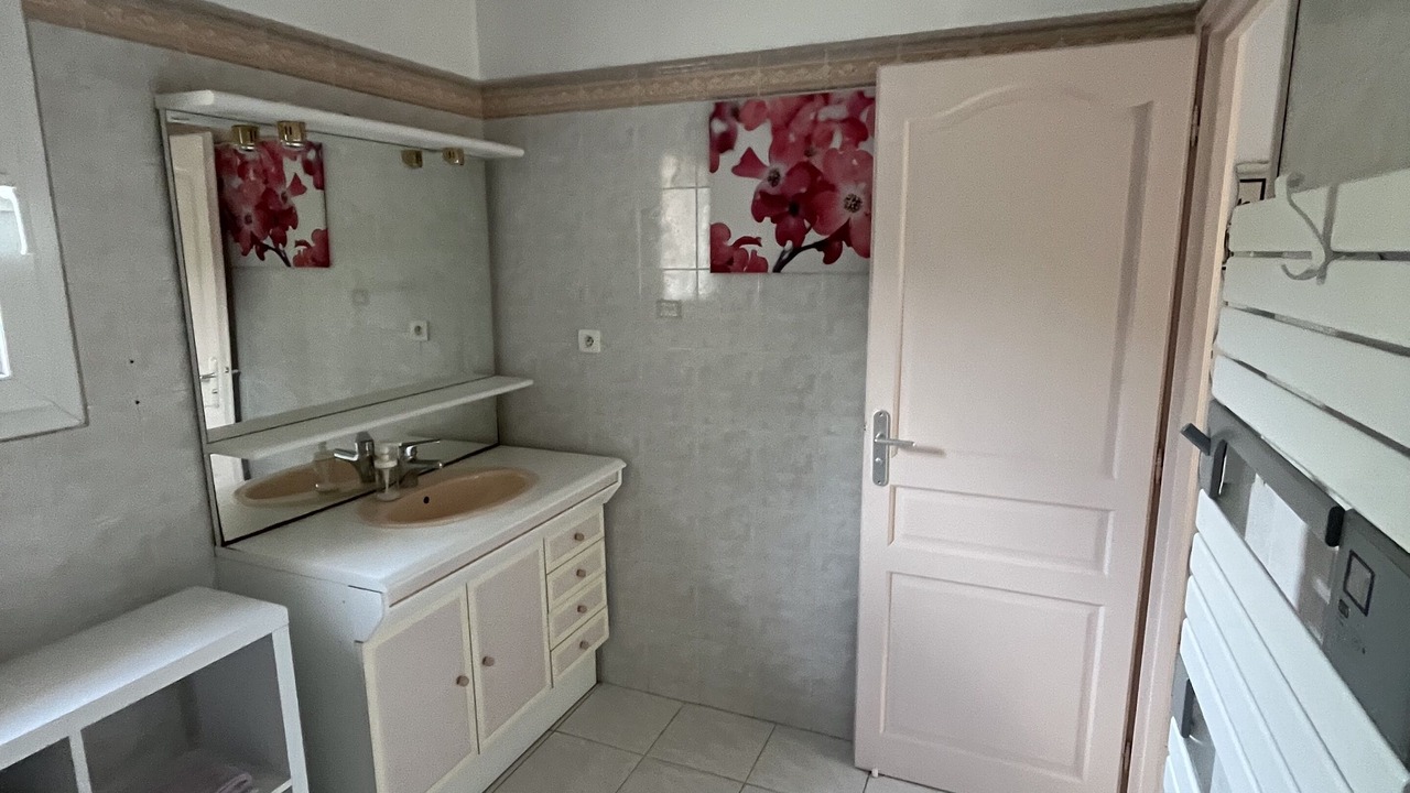 Photo of Bathroom in Bouc-Bel-Air