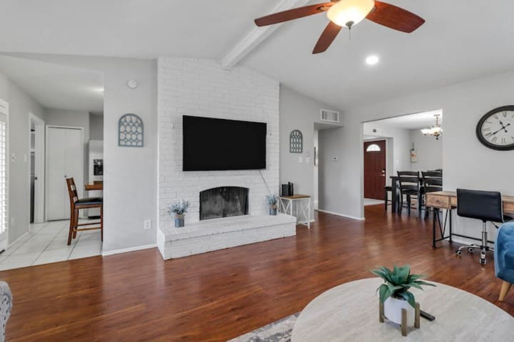 Photo of Livingroom in Northeast Carrollton