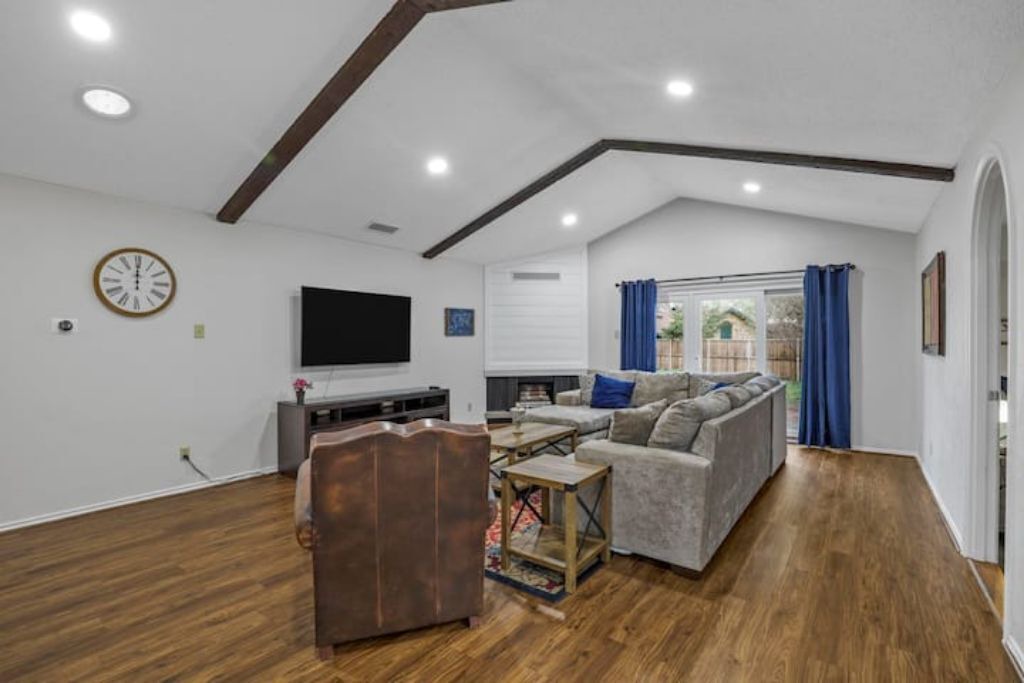 Photo of Livingroom in Original Town
