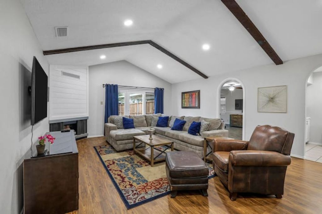 Photo of Livingroom in Original Town