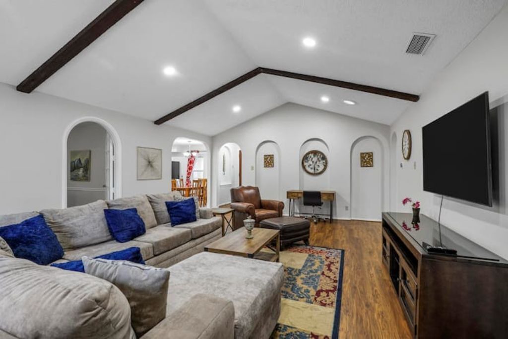 Photo of Livingroom in Original Town
