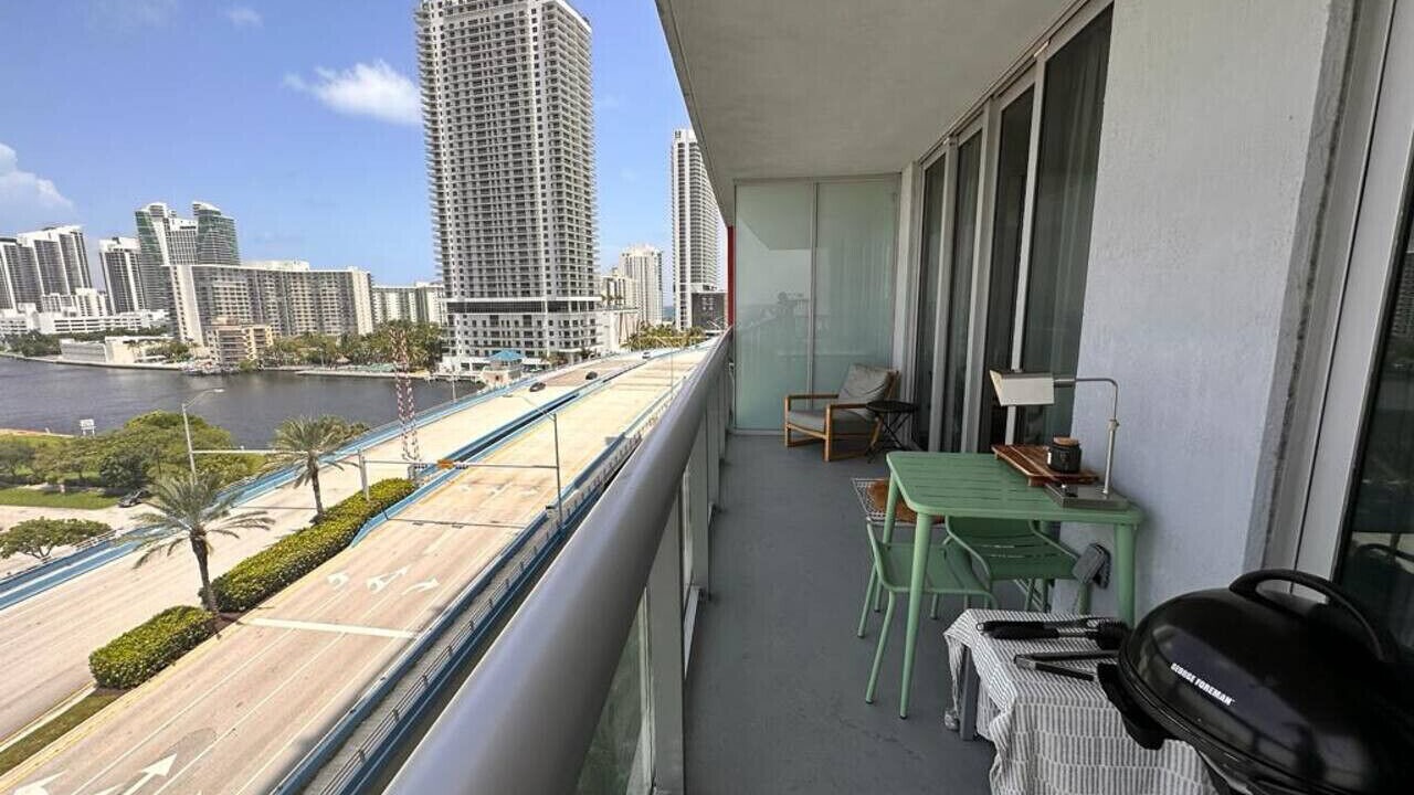 Photo of Outdoor in Hallandale Beach