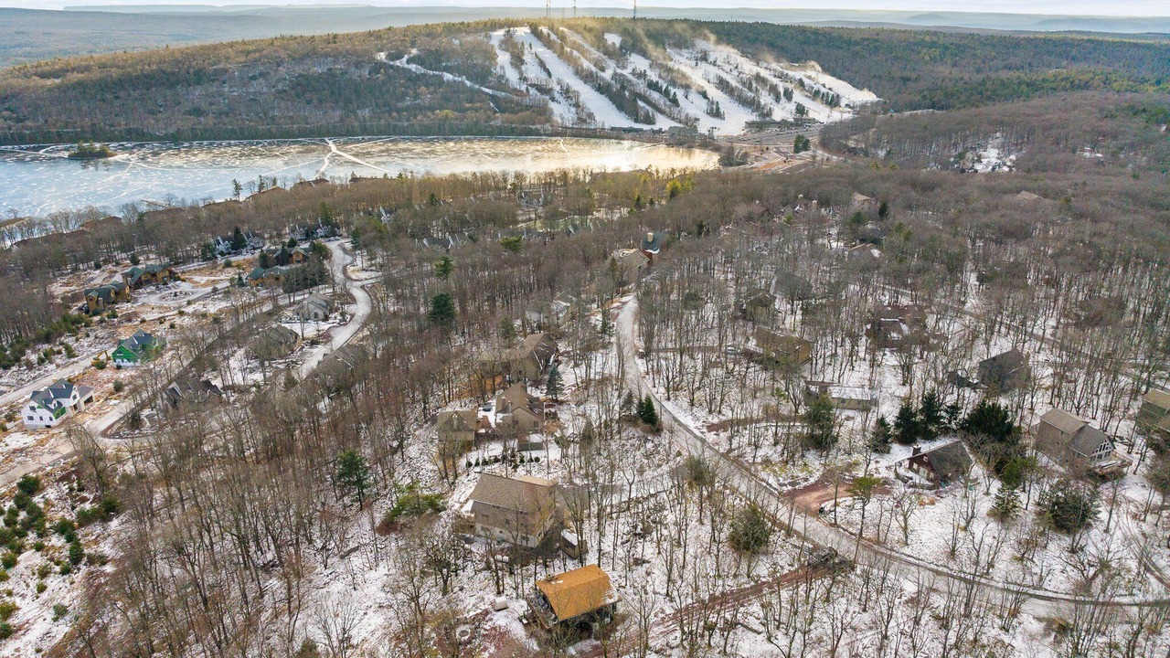 Photo of Outdoor in Lake Harmony Estates