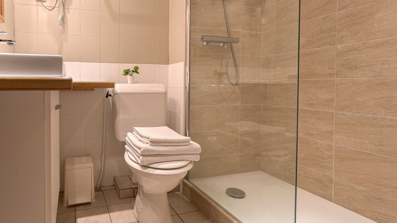 Photo of Bathroom in Ennezat