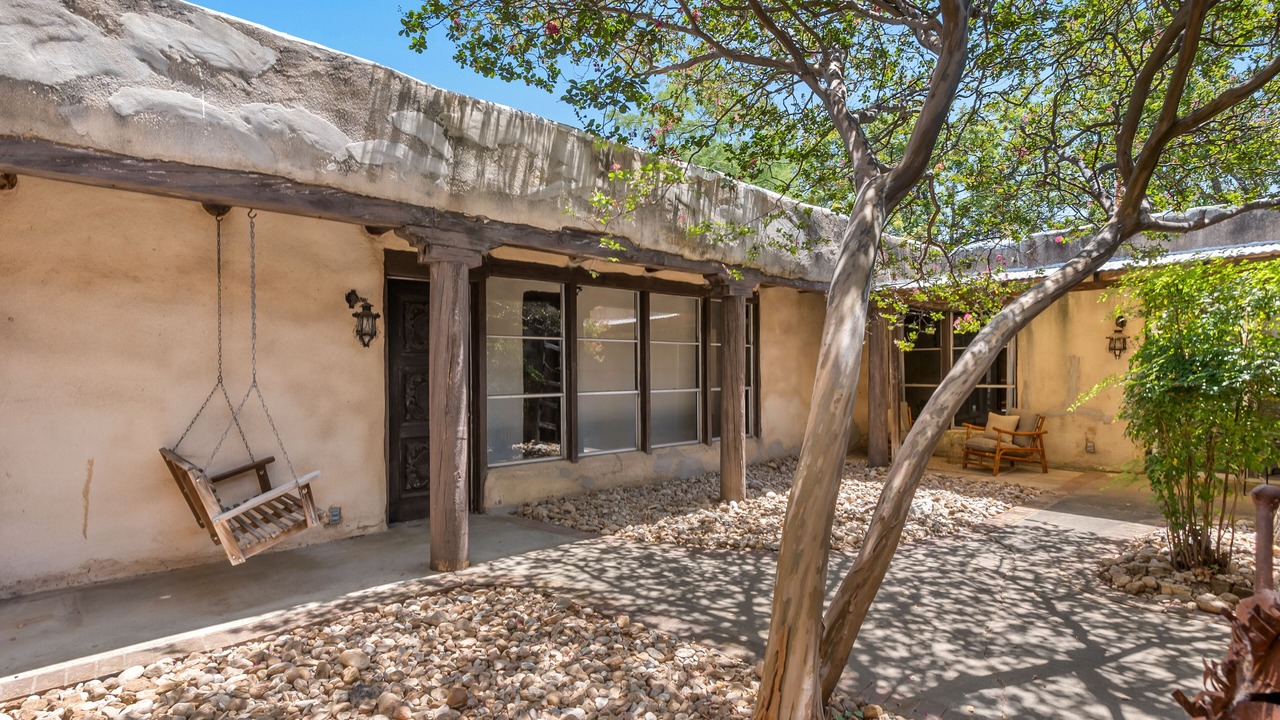 Photo of Outdoor in The Knoll