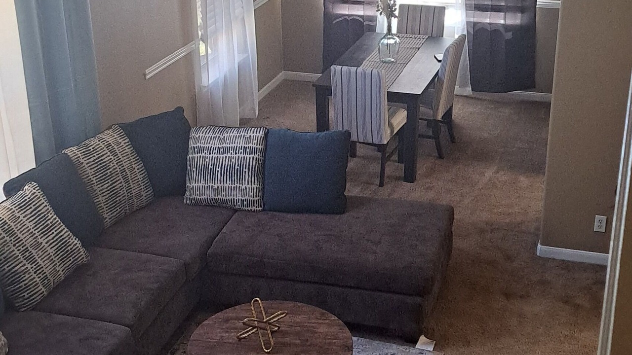 Photo of Livingroom in Far North Central