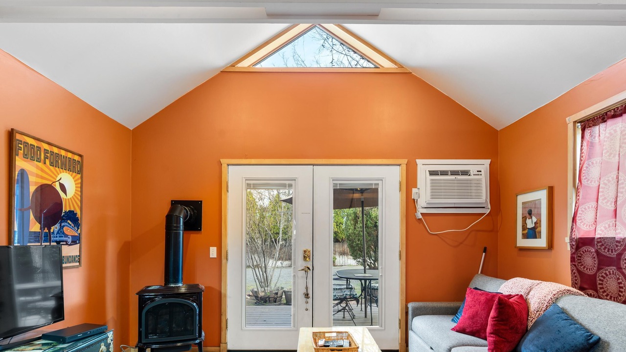 Photo of Livingroom in Historic Railroad District