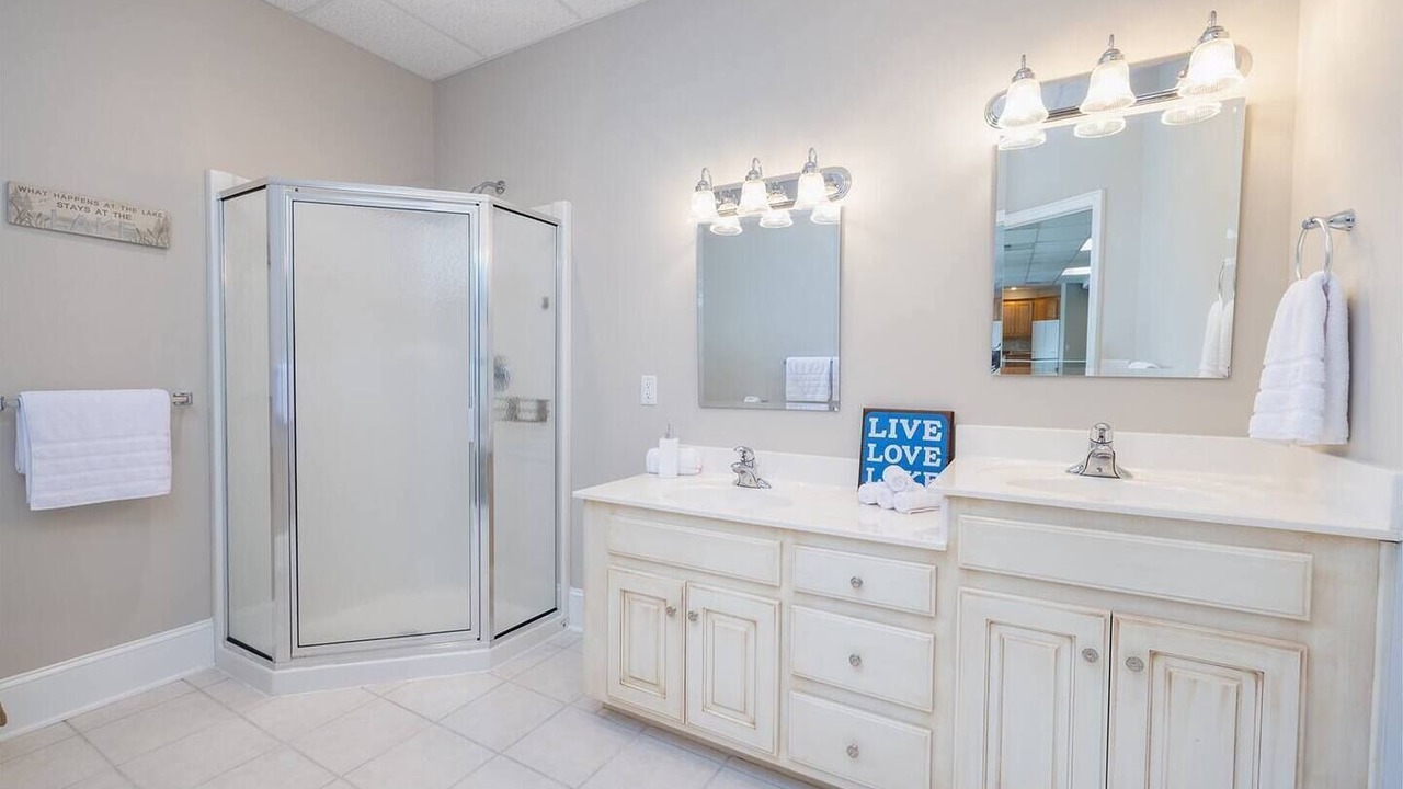 Photo of Bathroom in Seneca