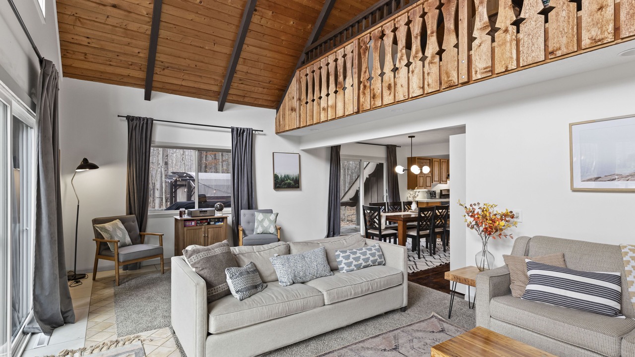 Photo of Livingroom in Canadian Lakes