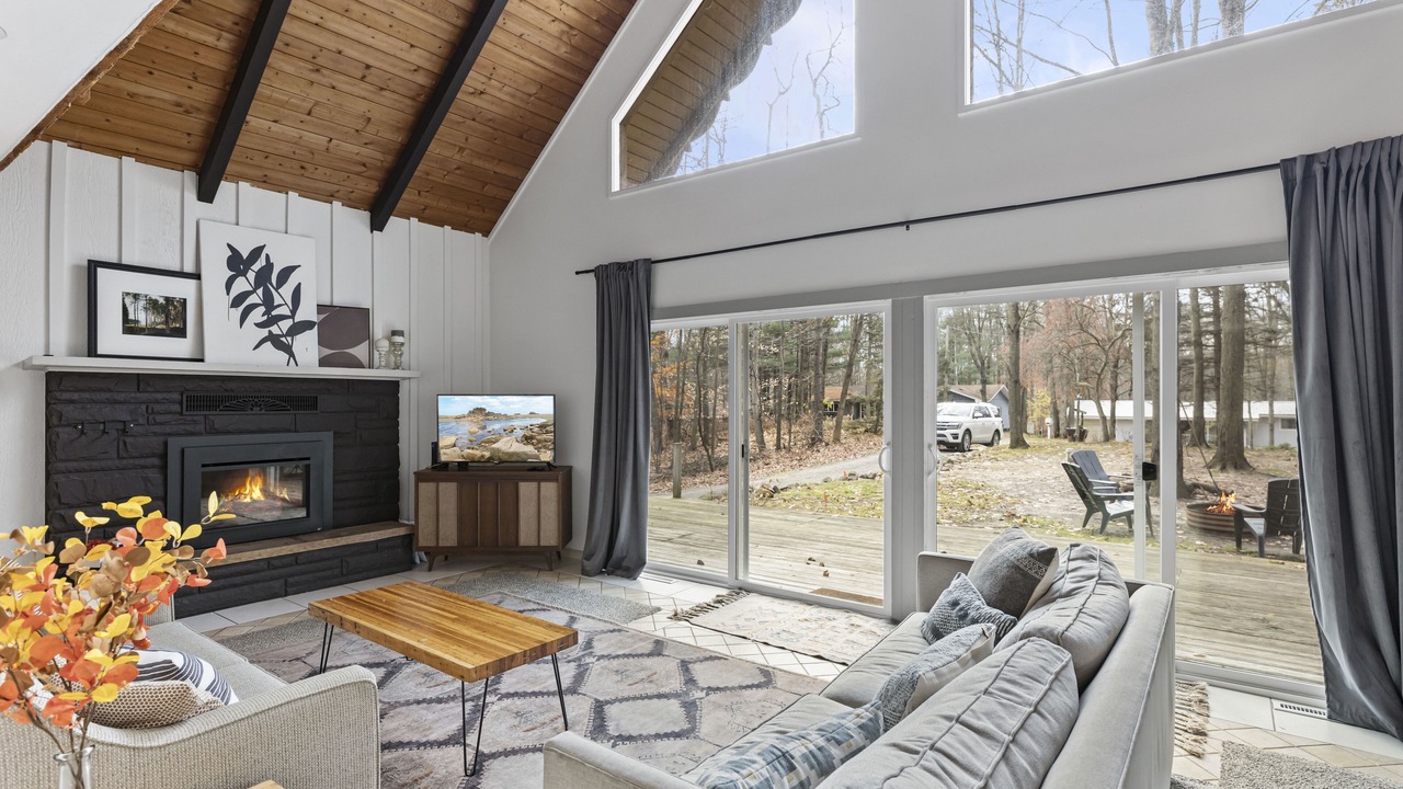 Photo of Livingroom in Canadian Lakes
