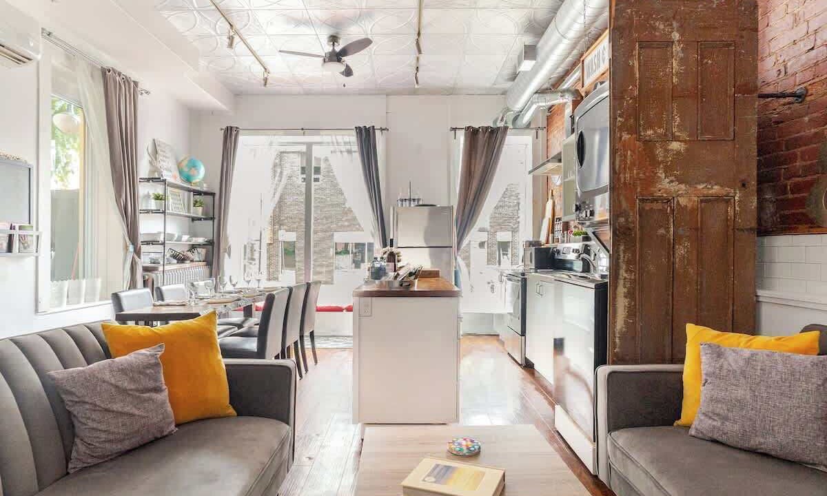 Photo of Livingroom in Belleville