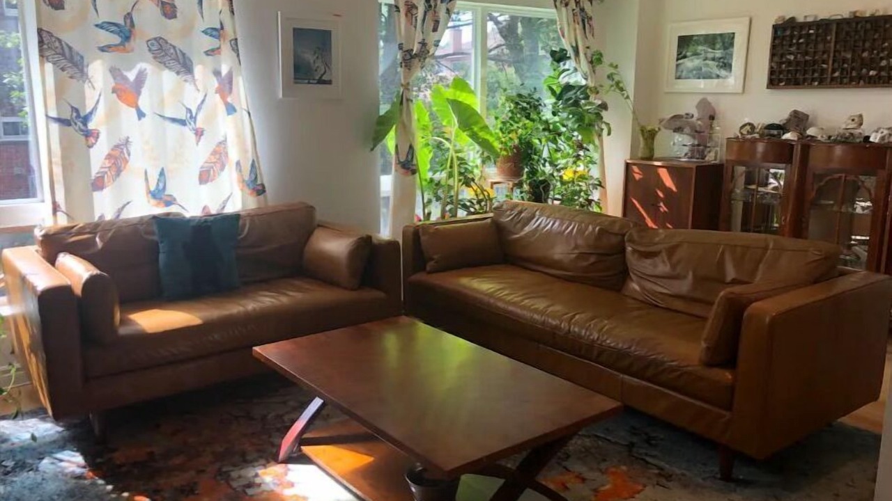 Photo of Livingroom in Clarkson-Lorne Park