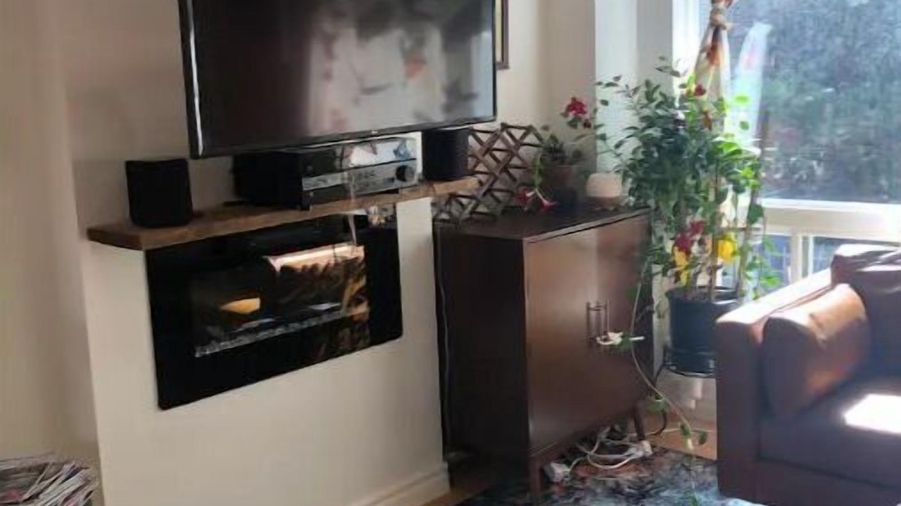 Photo of Livingroom in Clarkson-Lorne Park