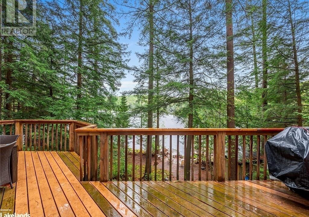 Photo of Patio Balcony in Algonquin Highlands
