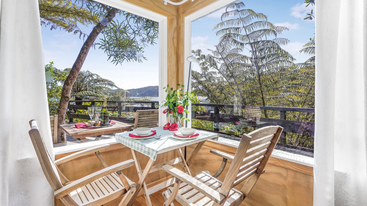 Photo of Others in Raglan