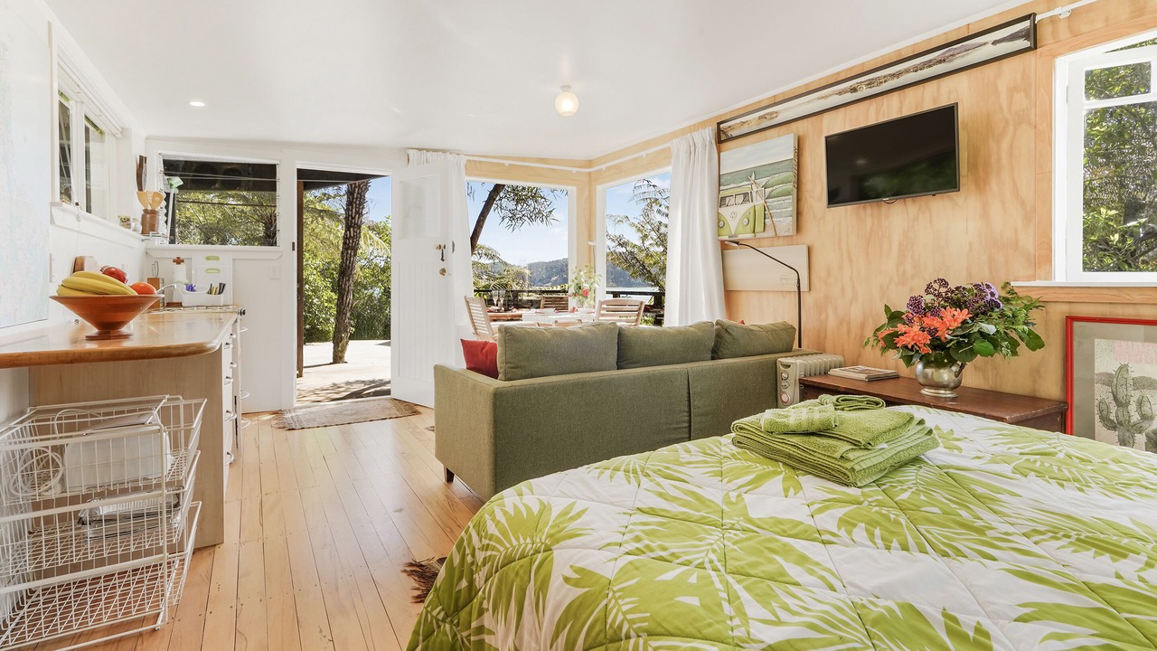 Photo of Others in Raglan