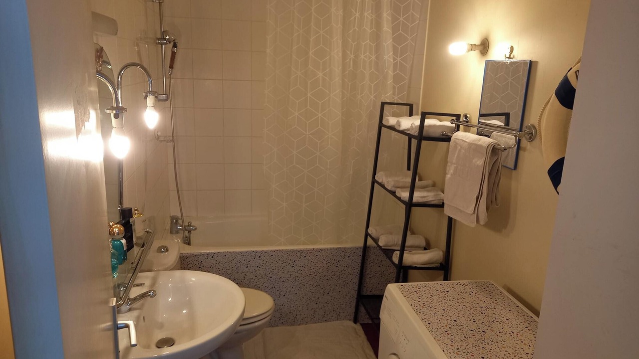 Photo of Bathroom in 17th Arrondissement