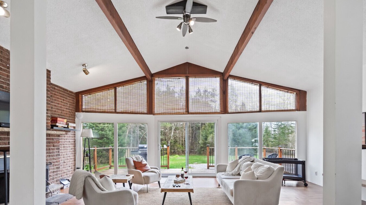 Photo of Livingroom in Algonquin Highlands