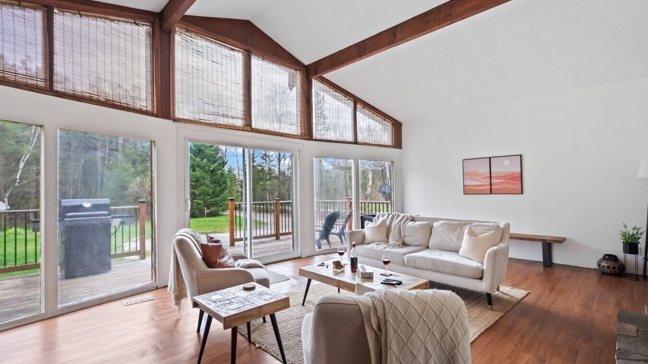 Photo of Livingroom in Algonquin Highlands