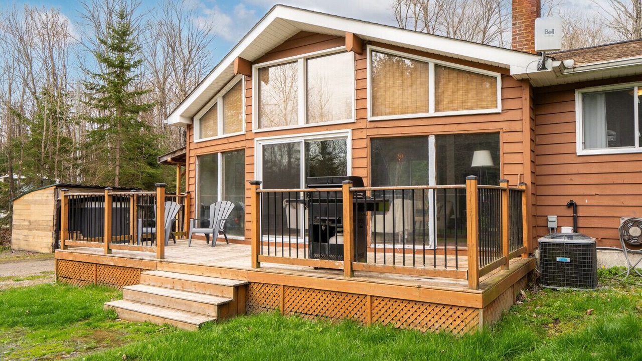 Photo of Patio Balcony in Algonquin Highlands