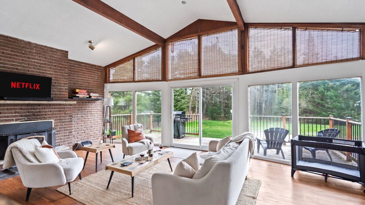Photo of Livingroom in Algonquin Highlands