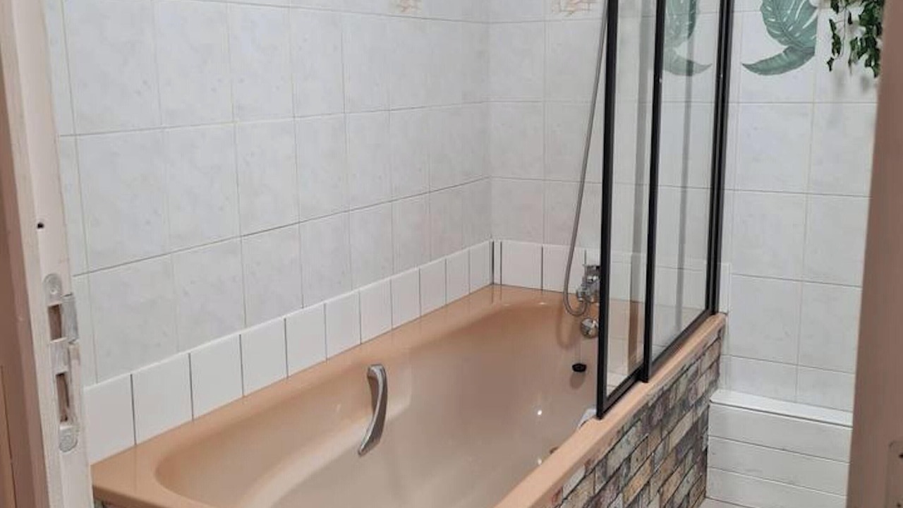 Photo of Bathroom in Deville