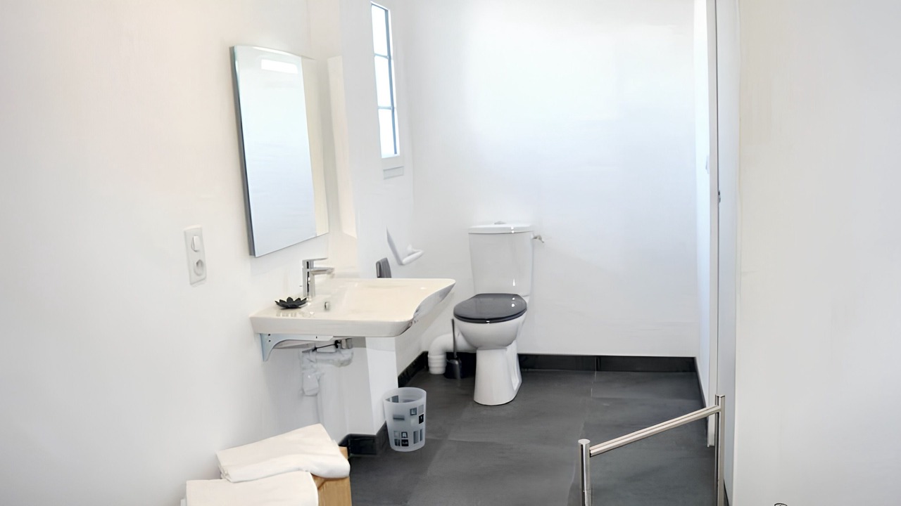 Photo of Bathroom in Saint-Epain