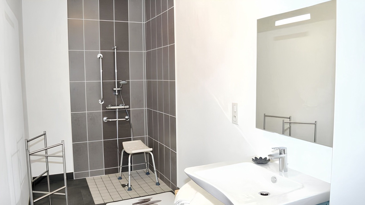 Photo of Bathroom in Saint-Epain