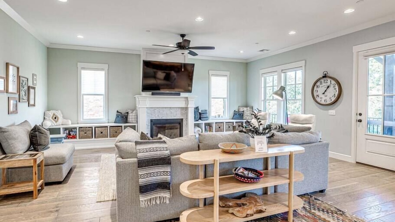Photo of Livingroom in Carlton Landing