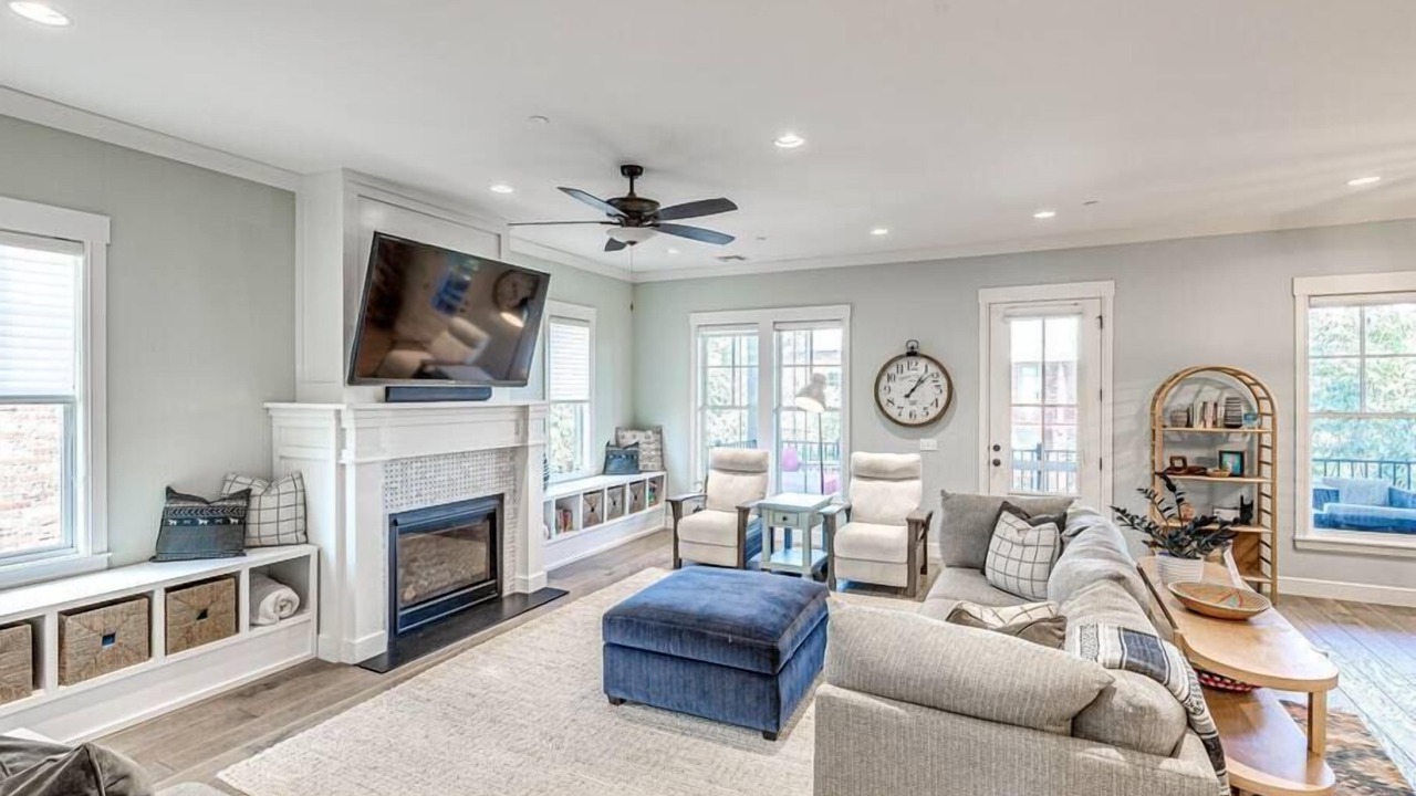 Photo of Livingroom in Carlton Landing