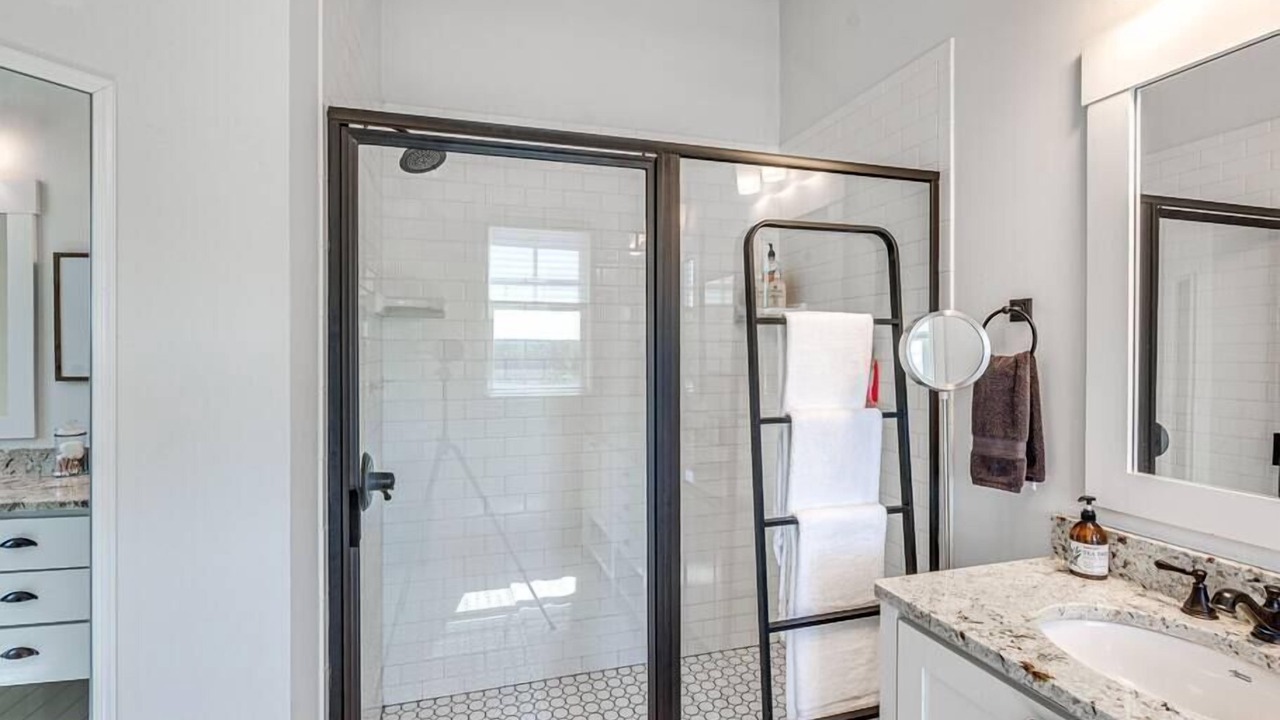 Photo of Bathroom in Carlton Landing