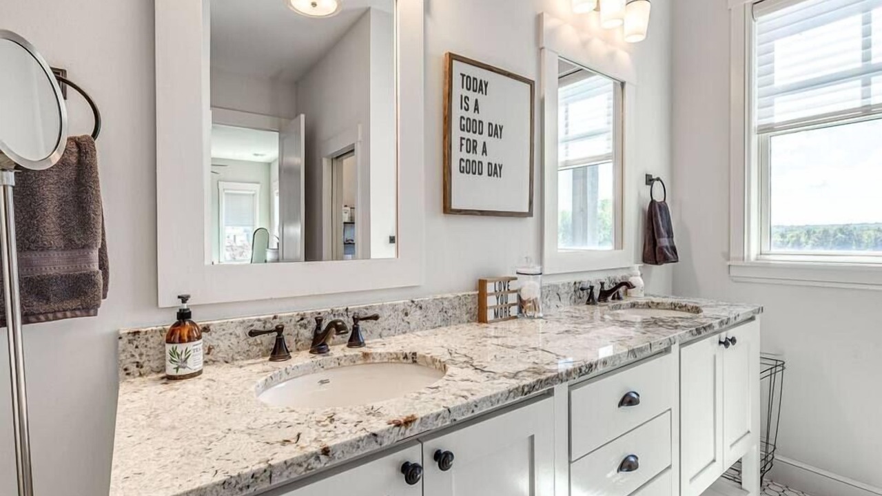 Photo of Bathroom in Carlton Landing