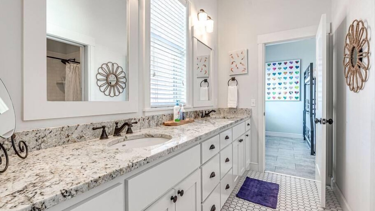 Photo of Bathroom in Carlton Landing