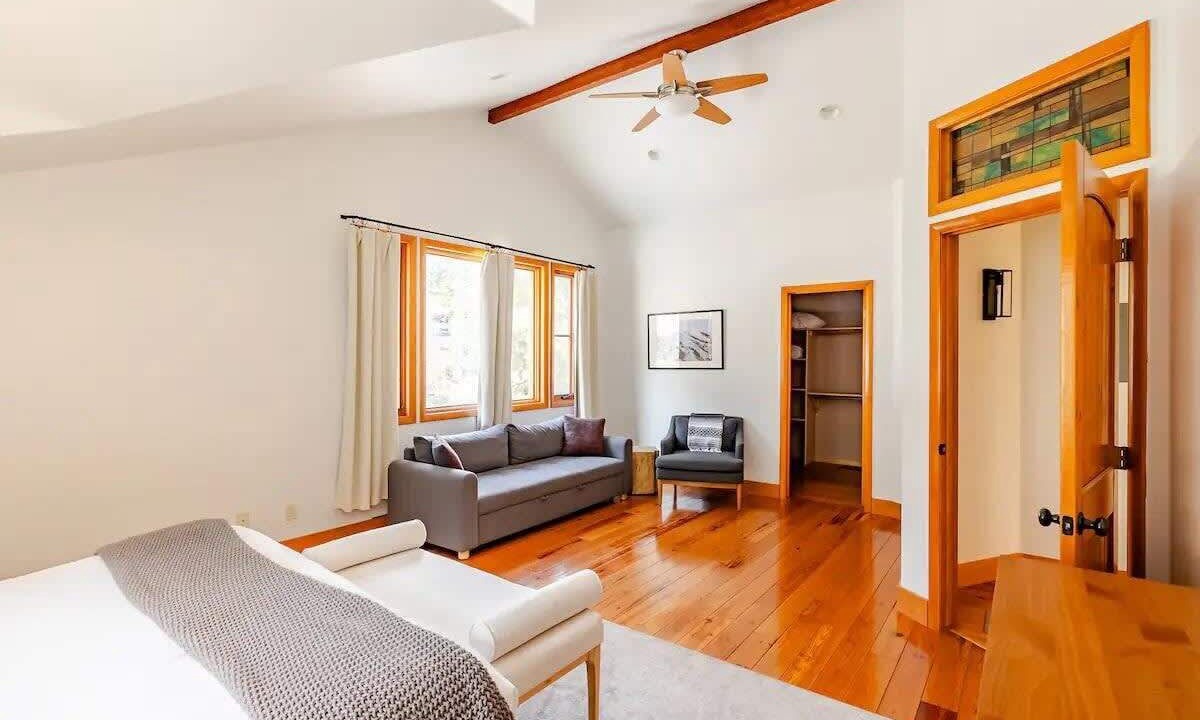 Photo of Bedroom in Summit Park