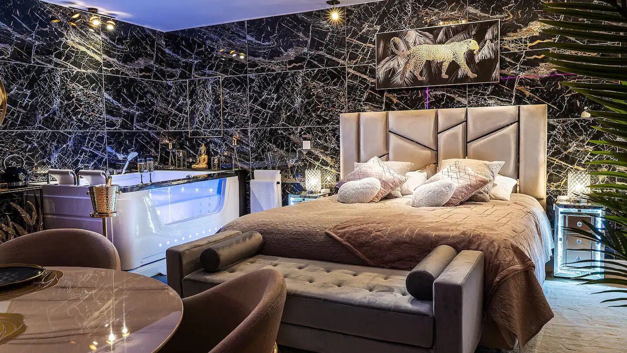 Photo of Bedroom in Anatole France