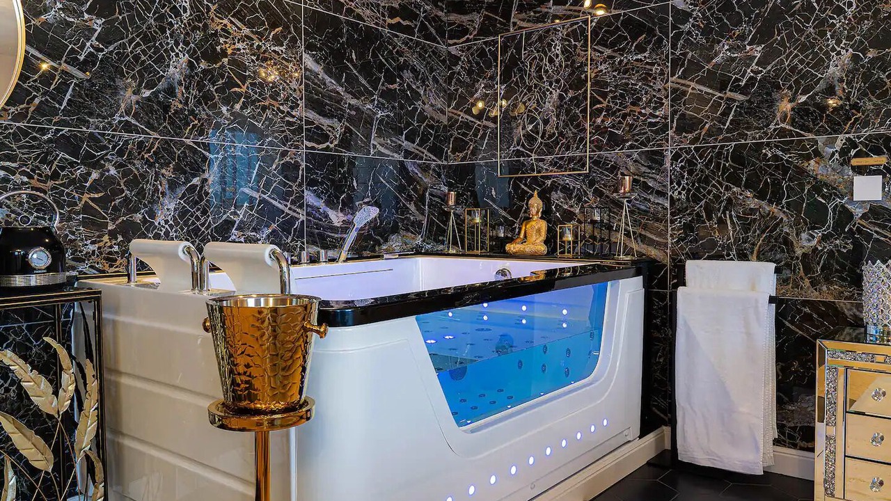 Photo of Bathroom in Anatole France