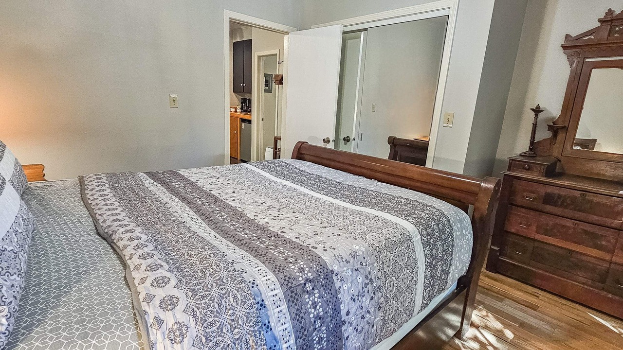 Photo of Bedroom in Eureka Springs Historic District