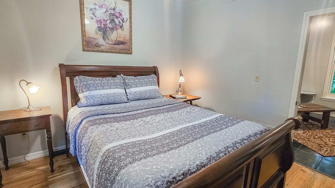 Photo of Bedroom in Eureka Springs Historic District