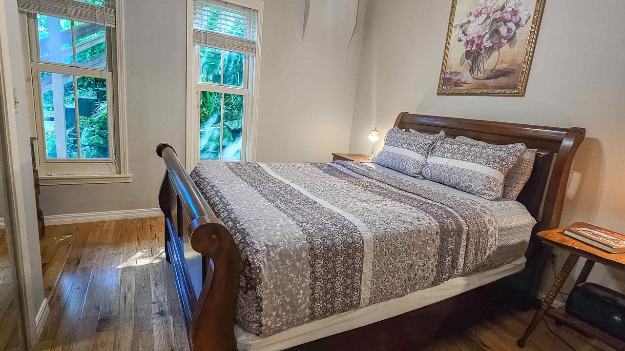 Photo of Bedroom in Eureka Springs Historic District