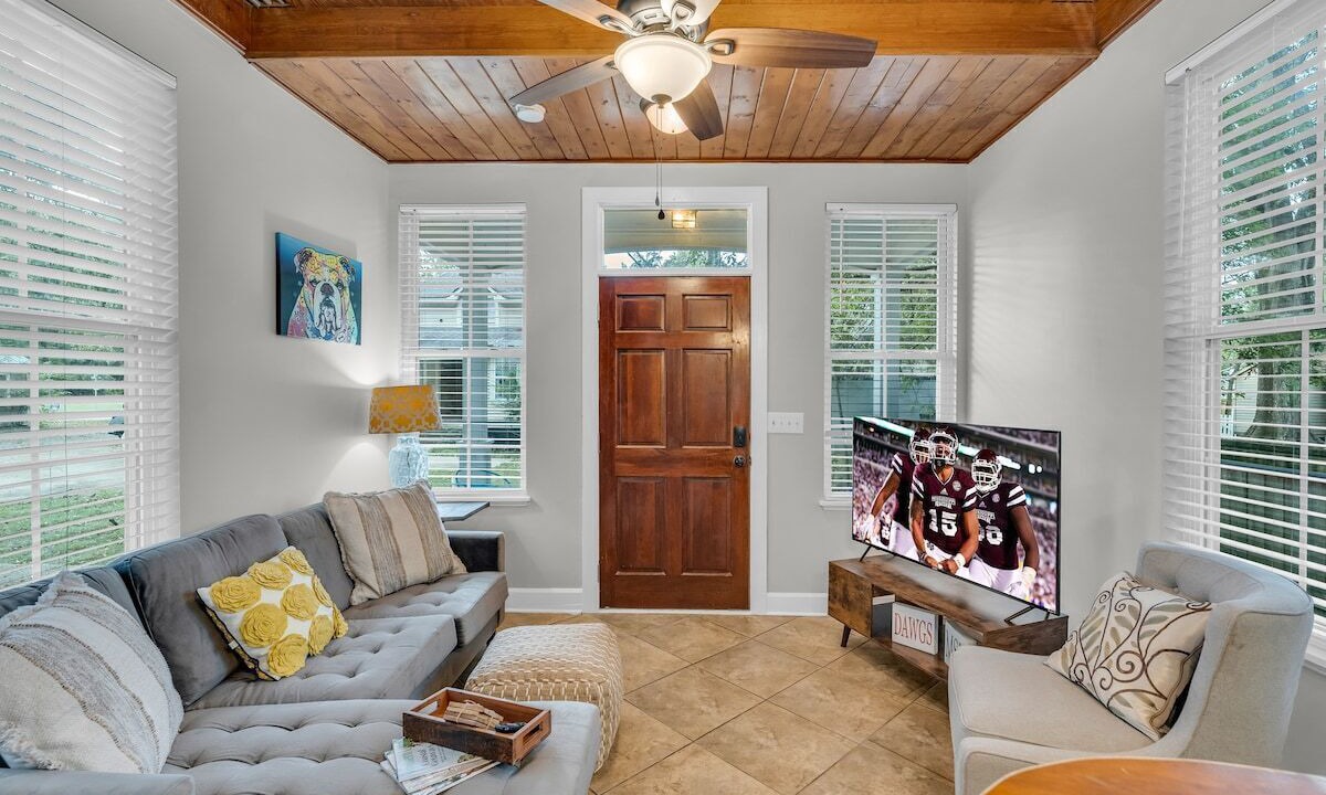 Photo of Livingroom in Starkville