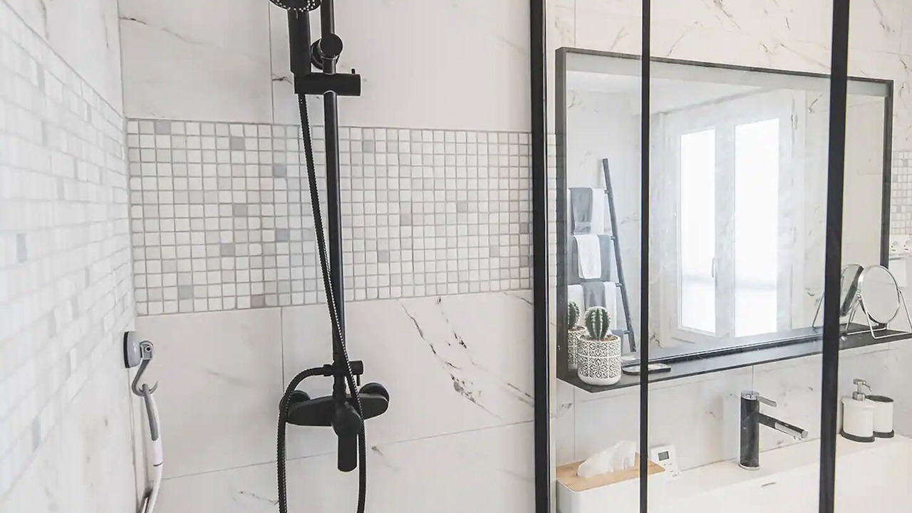 Photo of Bathroom in Les Halles - Valliere