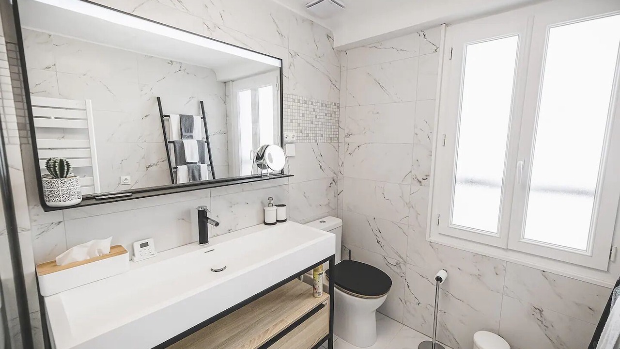 Photo of Bathroom in Les Halles - Valliere
