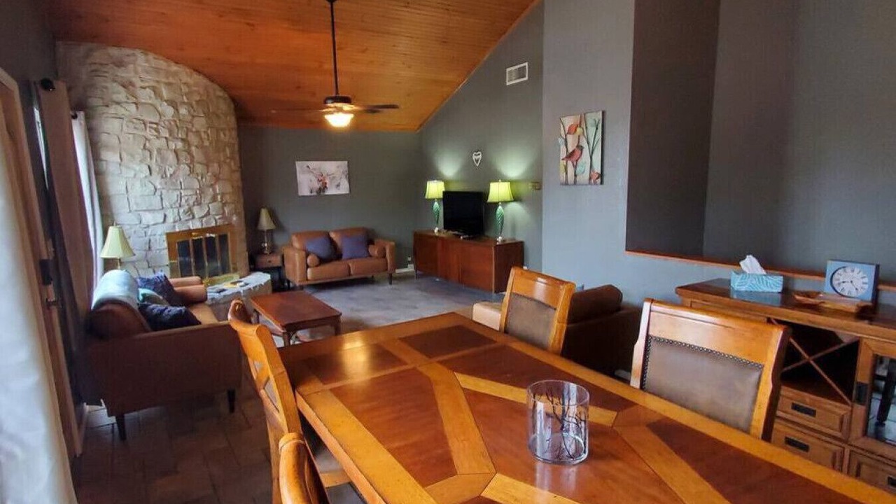 Photo of Livingroom in Sulphur