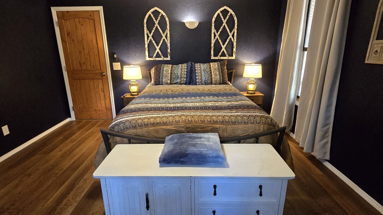 Photo of Bedroom in Sulphur