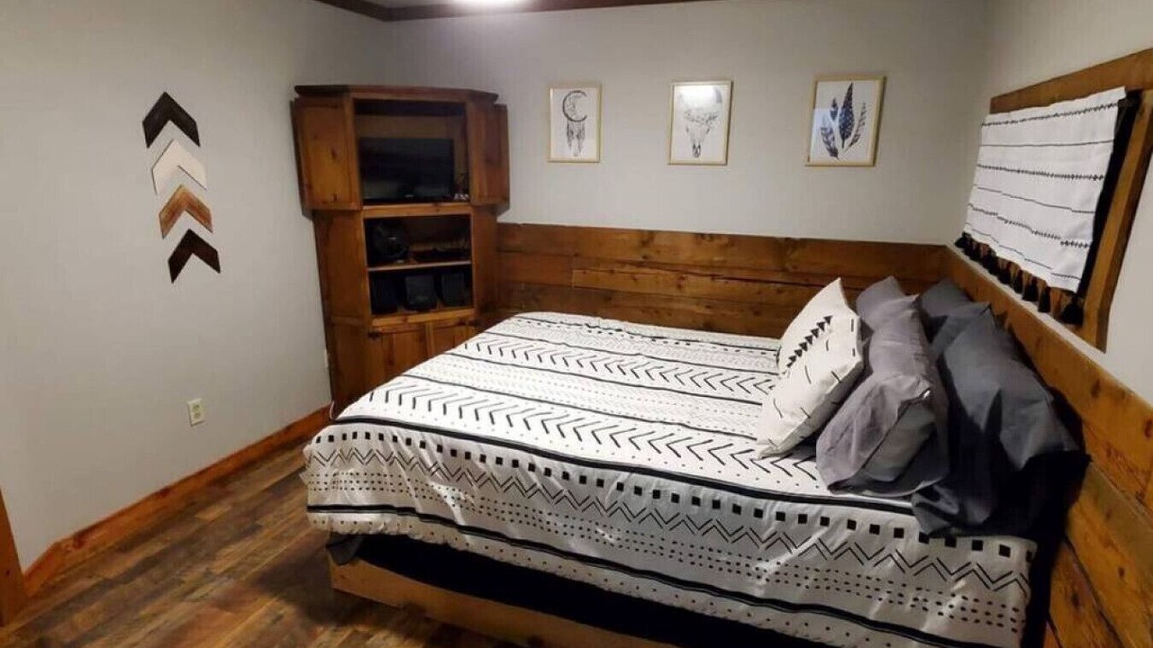 Photo of Bedroom in Sulphur