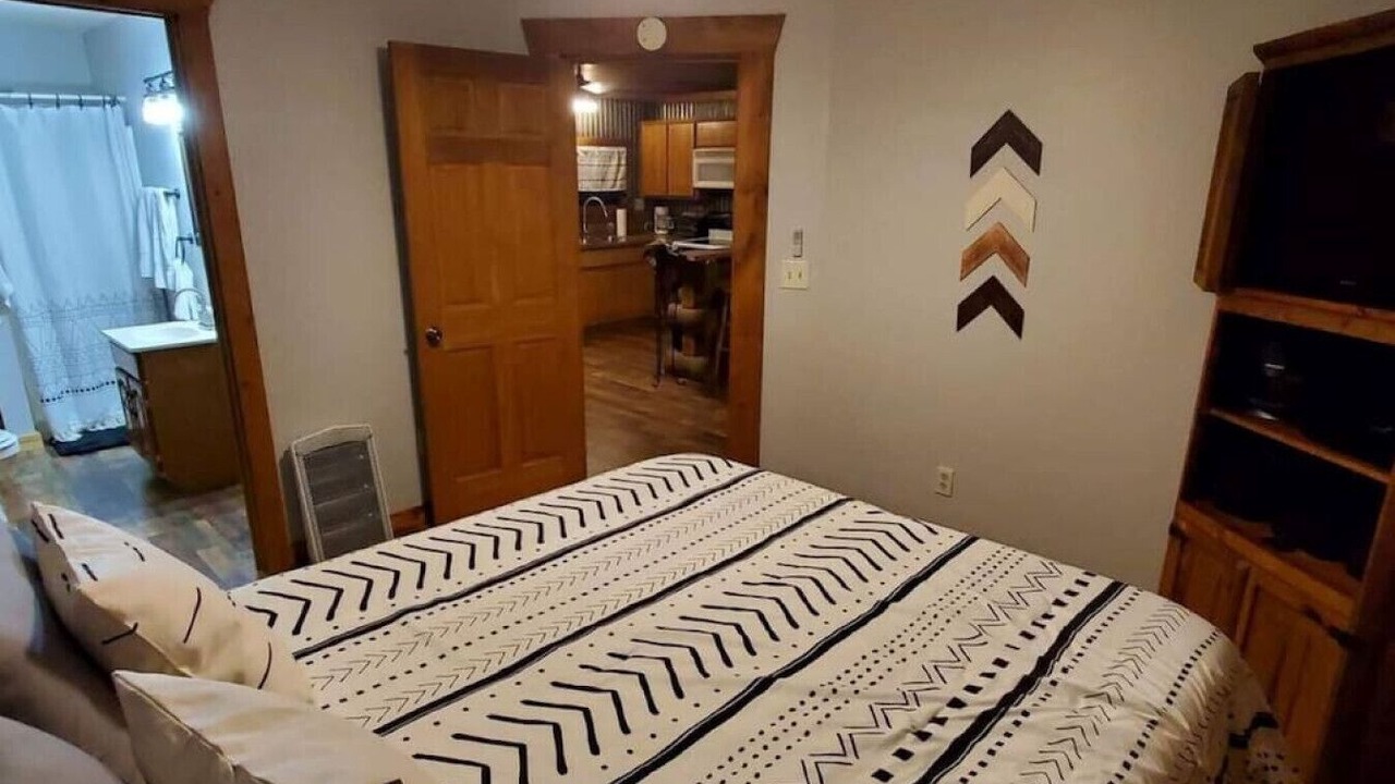 Photo of Bedroom in Sulphur