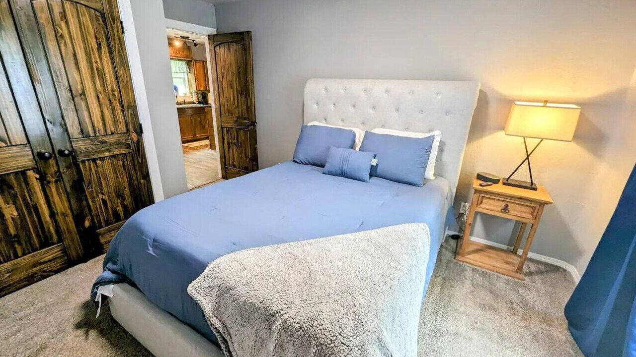 Photo of Bedroom in Sulphur