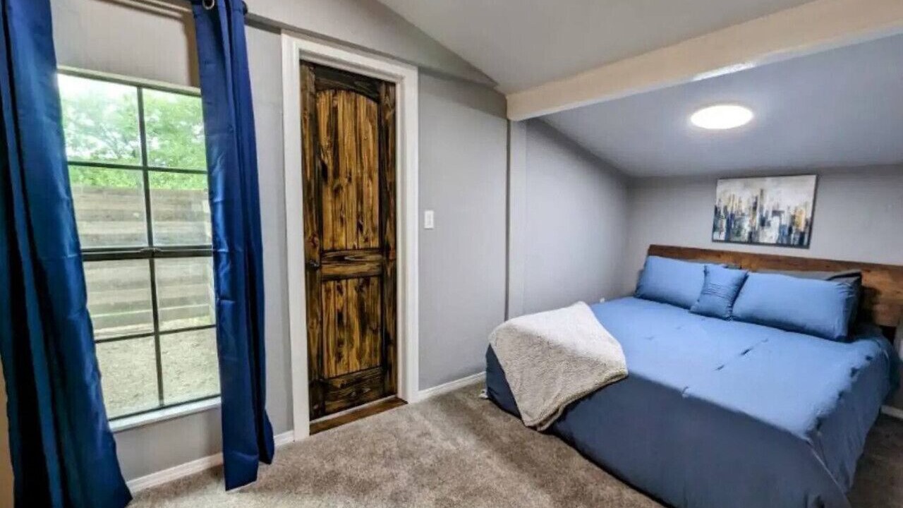 Photo of Bedroom in Sulphur
